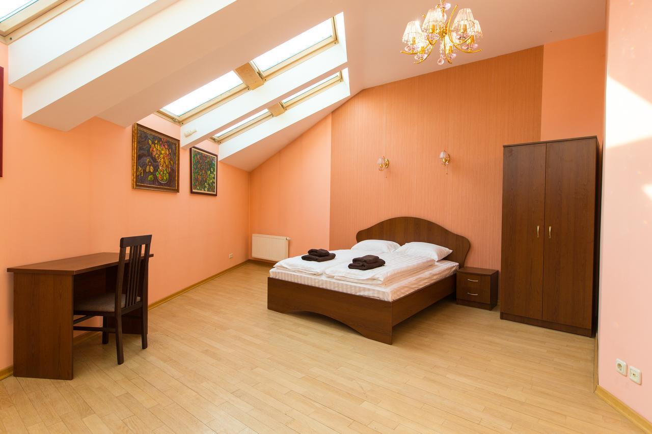 10 Rooms Lviv Exteriör bild