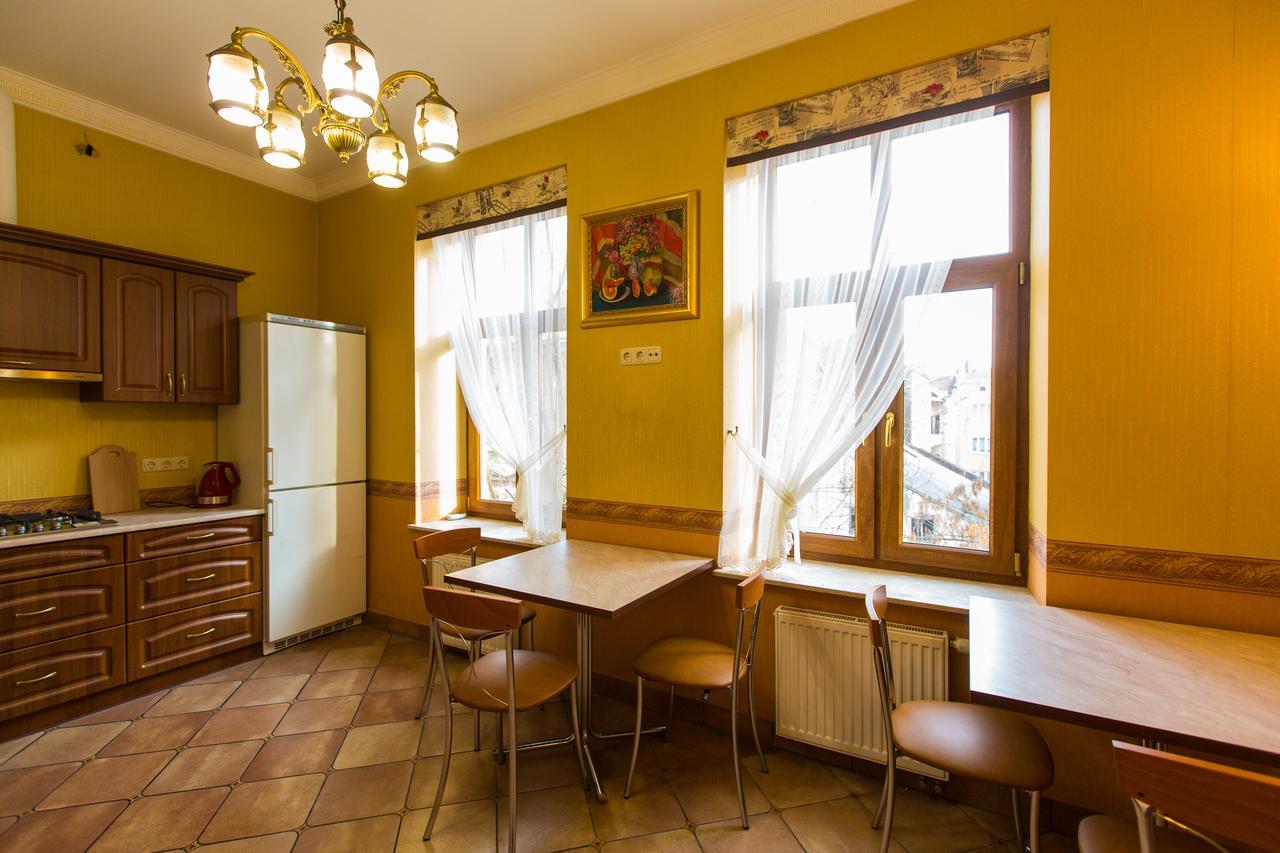 10 Rooms Lviv Exteriör bild