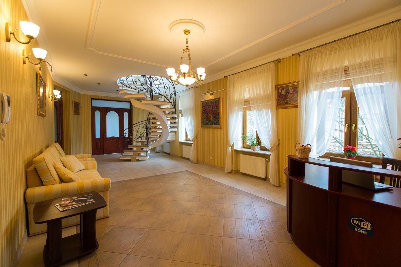 10 Rooms Lviv Exteriör bild
